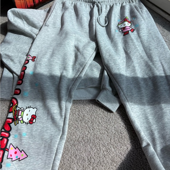 Hello Kitty set ๐ - Picture 3 of 4